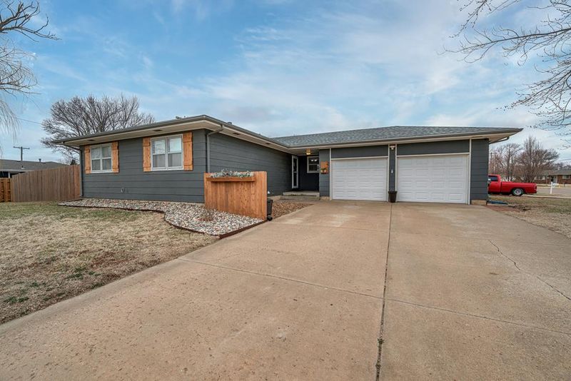 2700 E Ray Ave, Salina, KS 67401