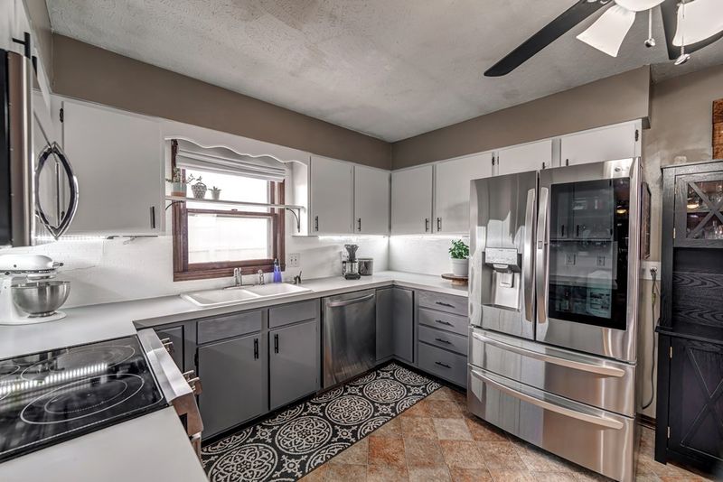 2700 E Ray Ave, Salina, KS 67401