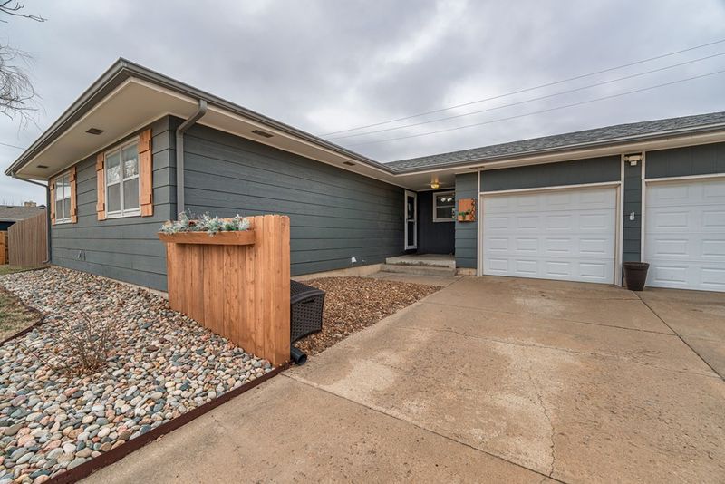 2700 E Ray Ave, Salina, KS 67401
