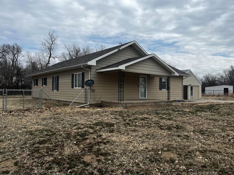 126 SE 10 Rd, Great Bend, KS 67530