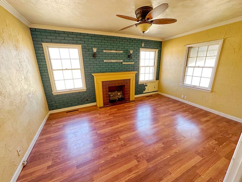 119 E 5th St, Hoisington, KS 67544
