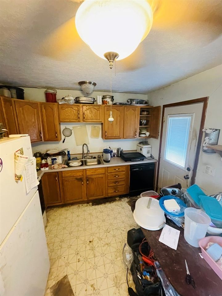 1920 Haskett, Salina, KS 67401