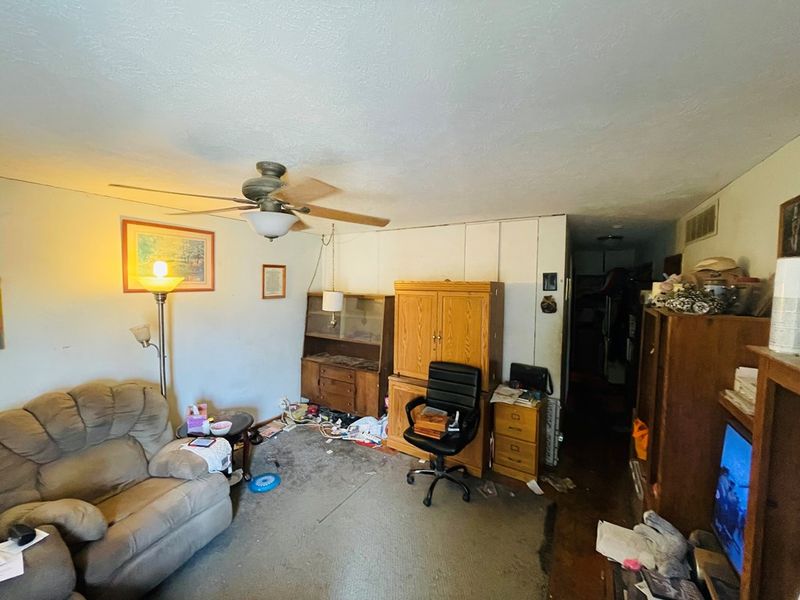 1920 Haskett, Salina, KS 67401