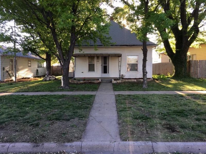 105 C St, Claflin, KS 67525