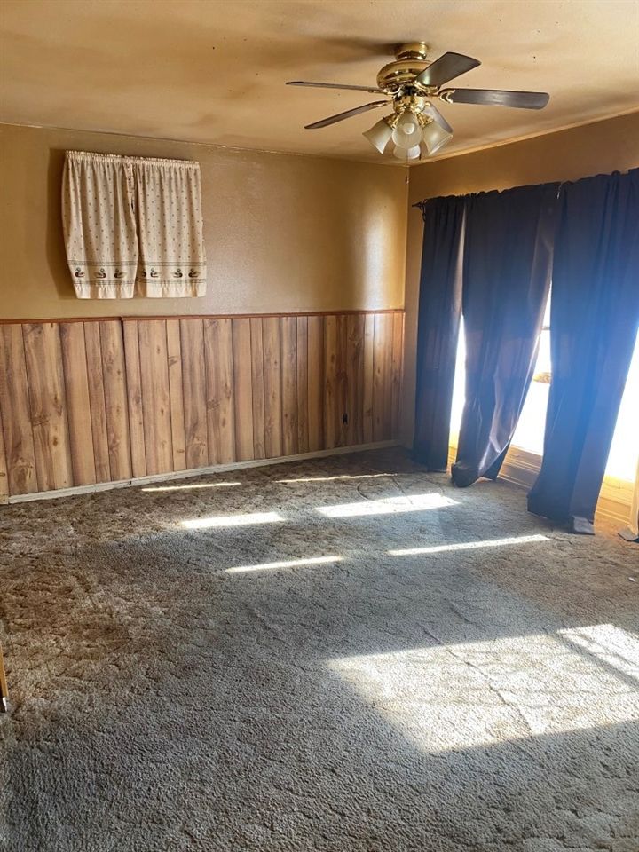 676 Whittinghill Ave, Salina, KS 67401