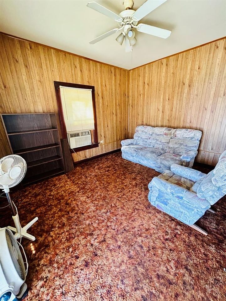 406 E South St, Lincoln, KS 67455