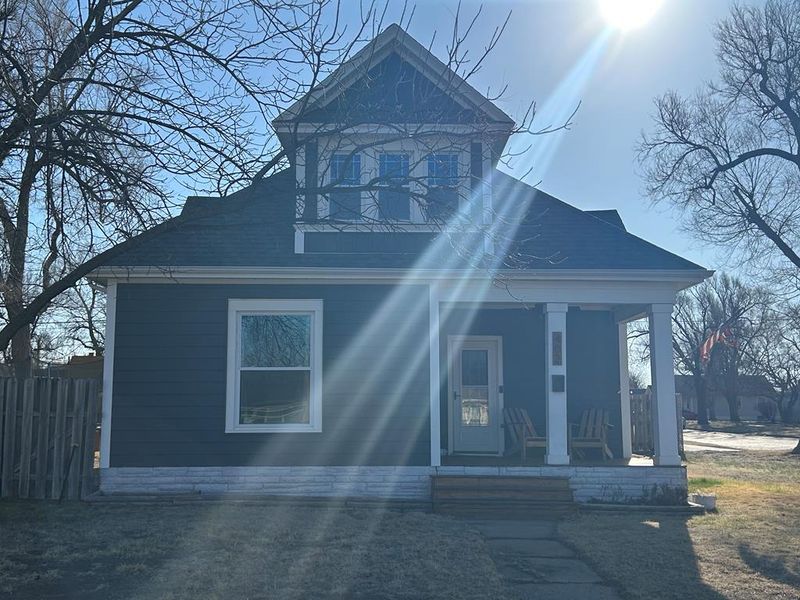 402 N Main, Hoisington, KS 67544