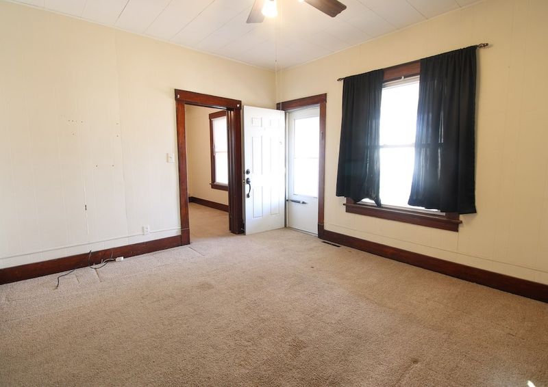 1103 W Ash St, Salina, KS 67401