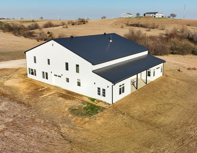 802 E Wild Bills Bluff, Salina, KS 67401