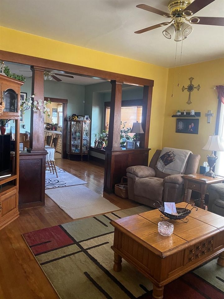 415 E 4th St, Hoisington, KS 67544