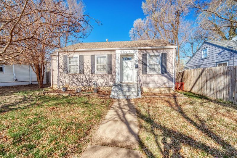 920 Sheridan St, Salina, KS 67401