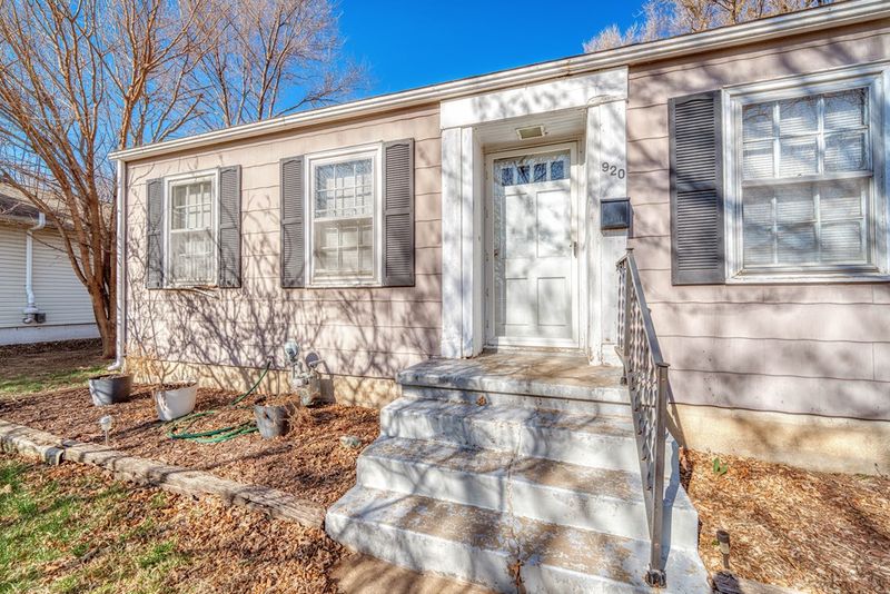 920 Sheridan St, Salina, KS 67401