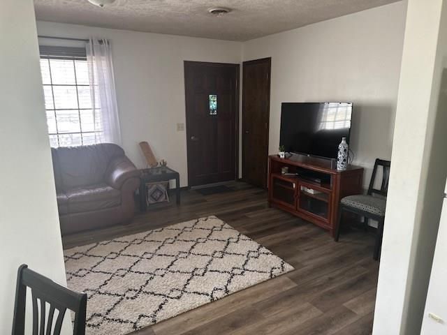 846 Willow Dr, Salina, KS 67401