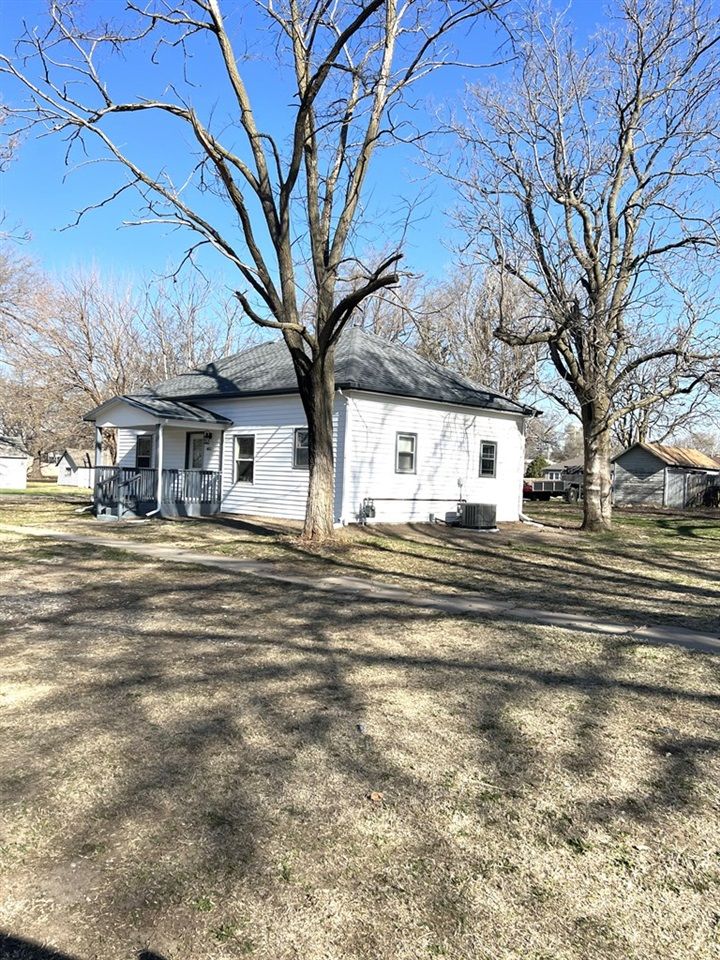 401 E 6th St, Solomon, KS 67480