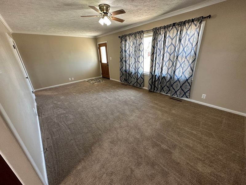 5212 Ridgeway Dr, Great Bend, KS 67530