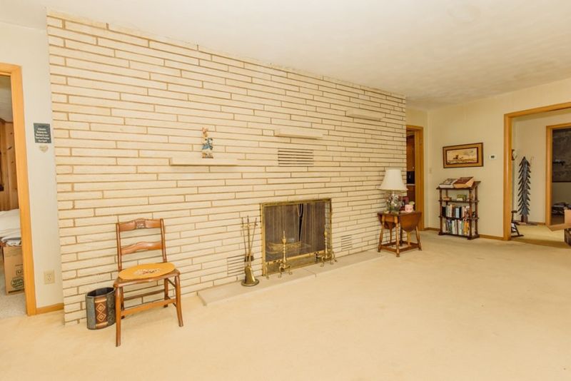 555 Upper Mill Heights Dr, Salina, KS 67401