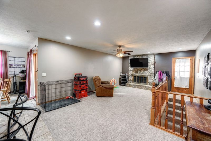 2356 Georgetown Rd, Salina, KS 67401