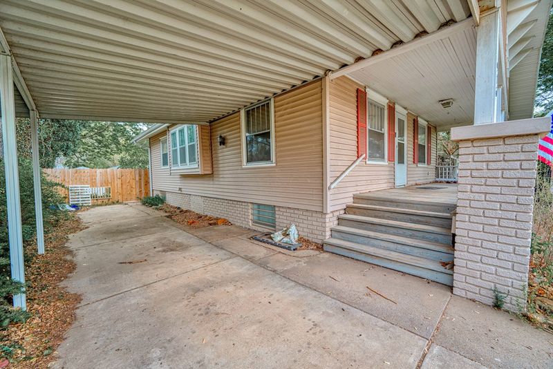916 Sheridan St, Salina, KS 67401