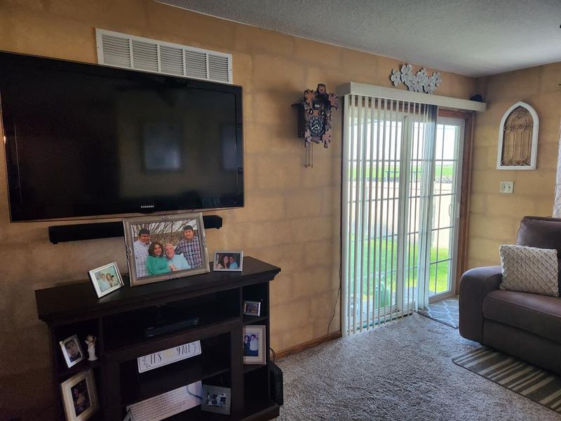 1205 Roxanne Dr, Great Bend, KS 67530