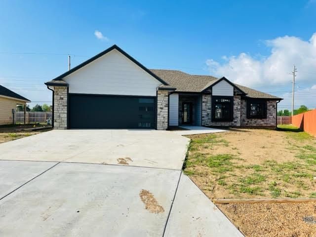 664 Pheasant Cir, Salina, KS 67401