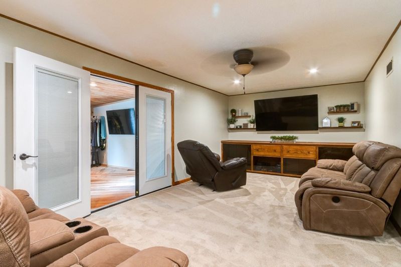 510 Queens Rd, Salina, KS 67401