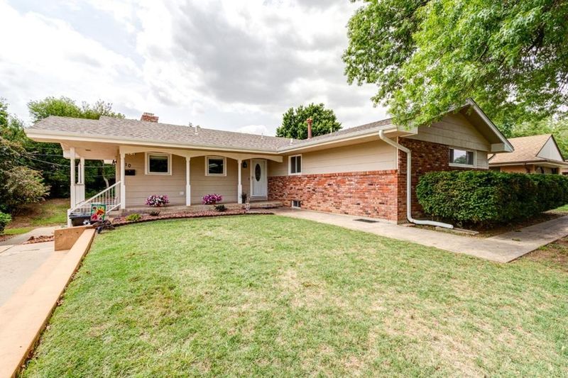 510 Queens Rd, Salina, KS 67401