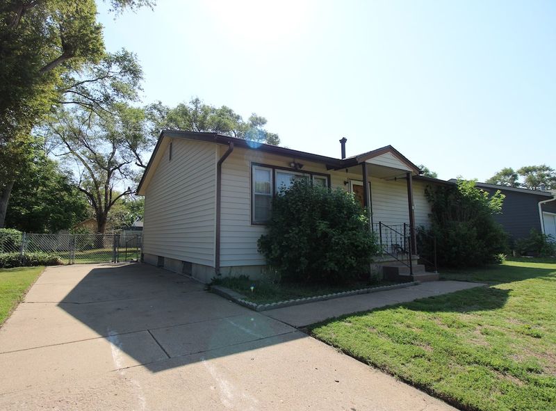 1623 Sycamore, Salina, KS 67401
