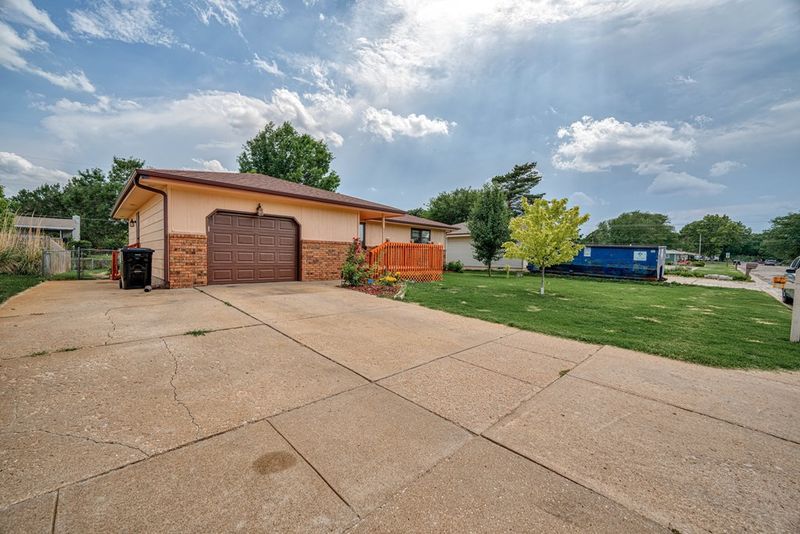 1118 E Beloit Ave, Salina, KS 67401