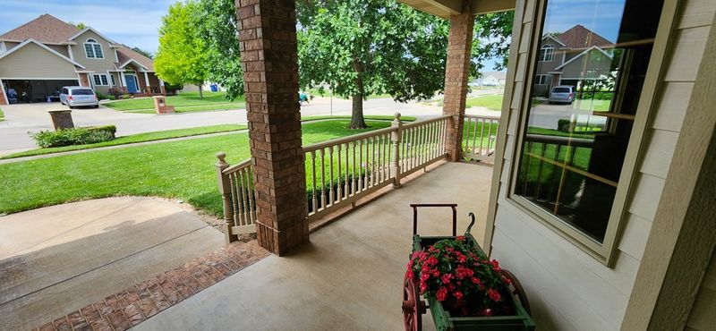 1701 Eaglecrest Rd, Salina, KS 67401