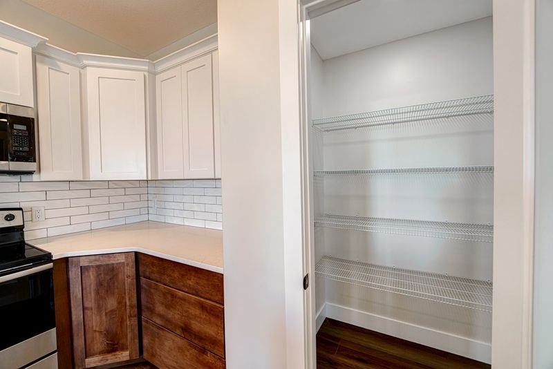 2205 Huntwood Dr, Salina, KS 67401