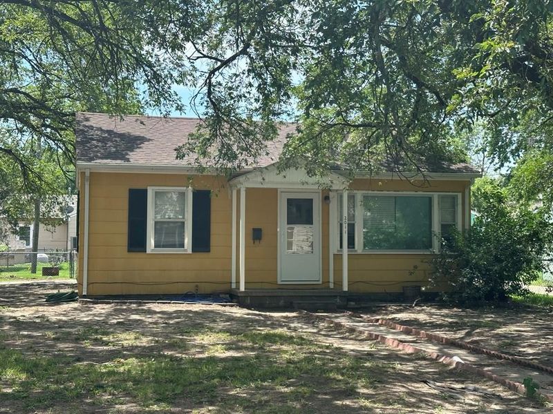2011 28th St, Great Bend, KS 67530