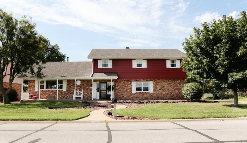 109 W Wayne Ave, Salina, KS 67401