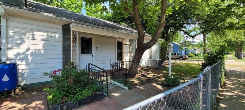 324 E 2nd St, Ellsworth, KS 67439