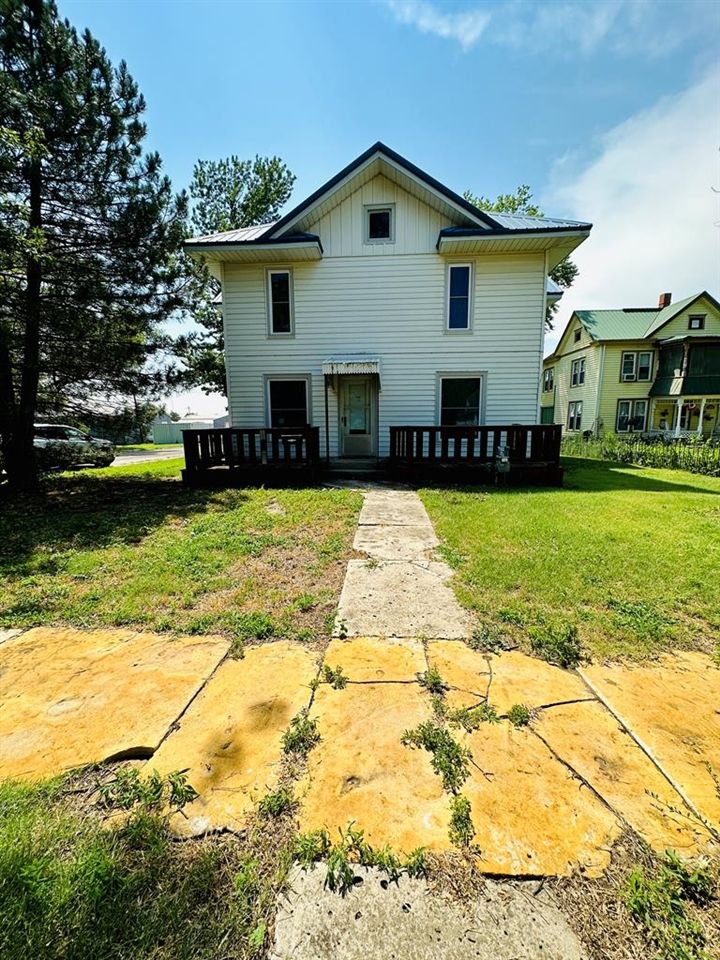 502 N 2nd St, Lincoln, KS 67455