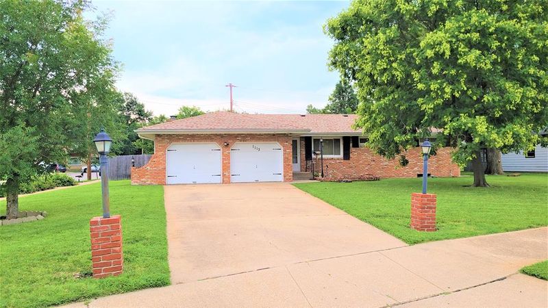 1113 Vassar Dr, Salina, KS 67401