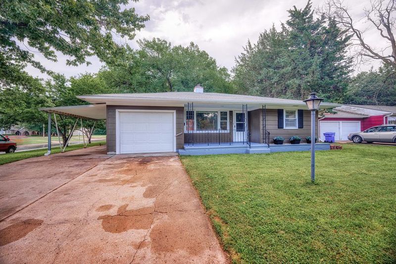 530 N 3rd St, Lindsborg, KS 67456
