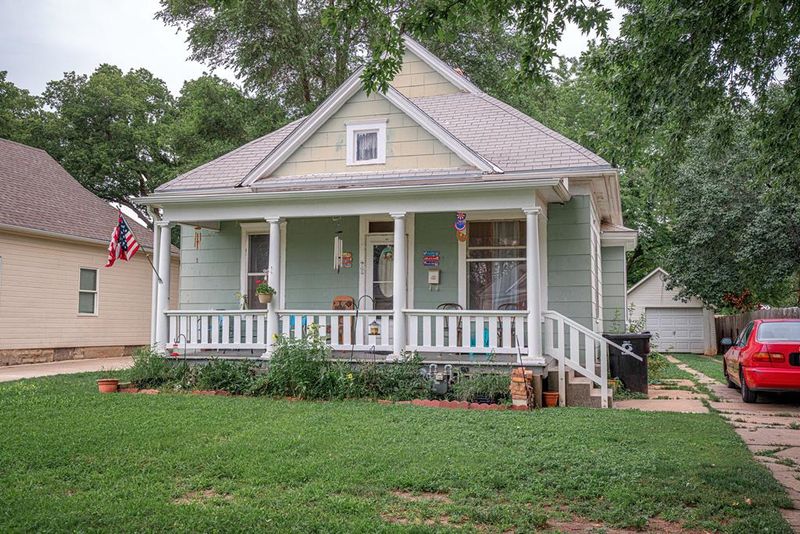 916 W Elm St, Salina, KS 67401