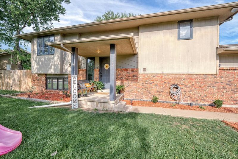 522 Seitz Dr, Salina, KS 67401