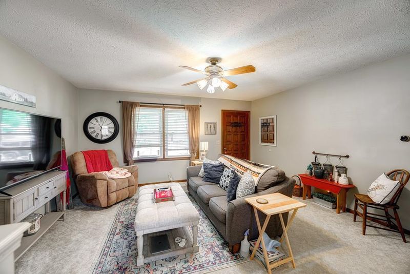 1312 Bradshaw Dr, Salina, KS 67401