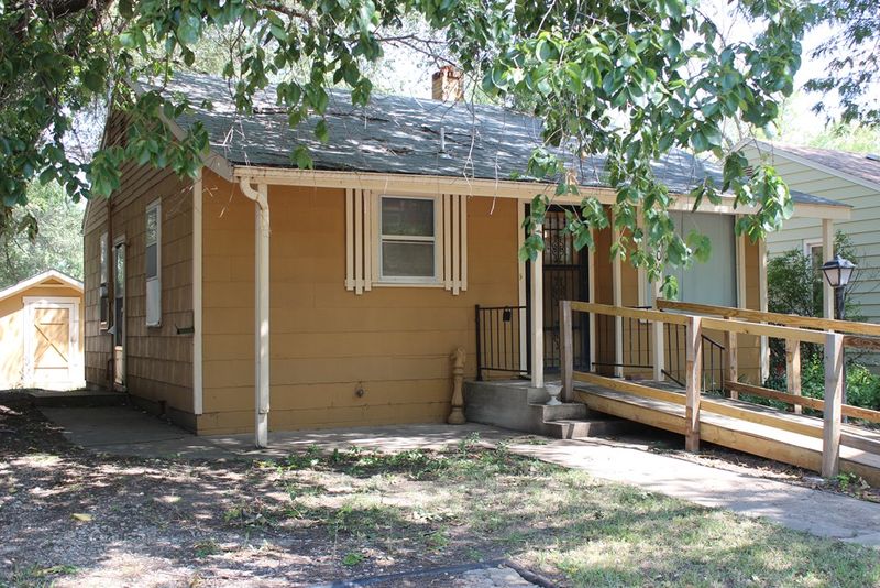 1004 N 12th St, Salina, KS 67401