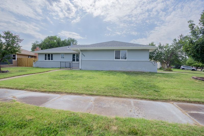2604 Robin Rd, Salina, KS 67401