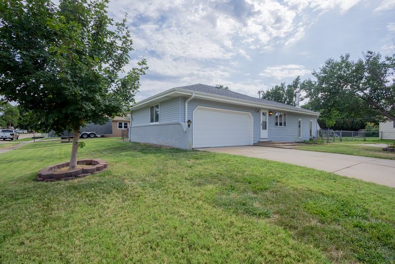 2604 Robin Rd, Salina, KS 67401