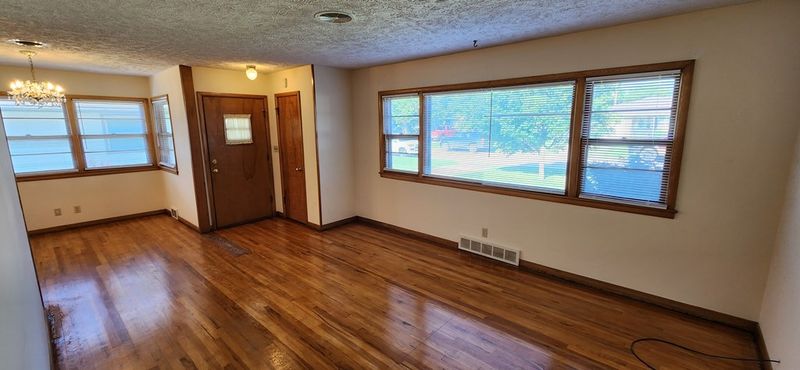 1918 Larson, Salina, KS 67401