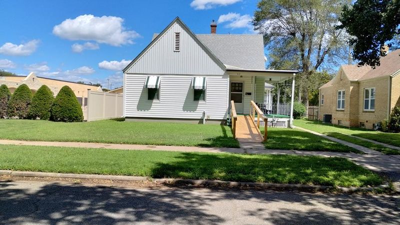 717 S 10th St, Salina, KS 67401
