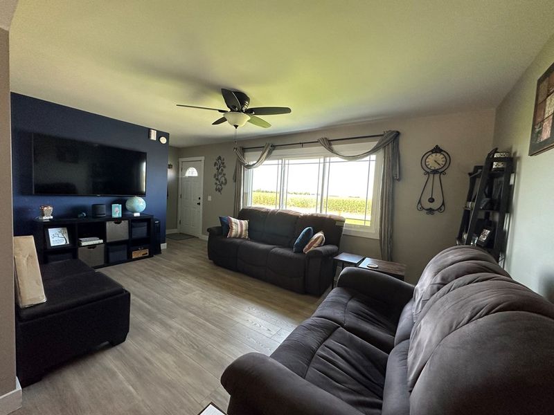 5949 Paradise Ln, Great Bend, KS 67530