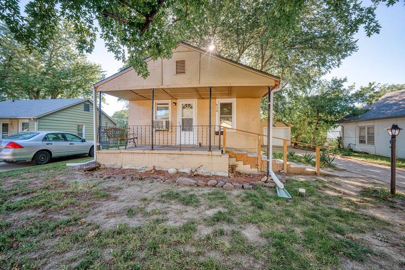 936 Hancock Ave, Salina, KS 67401