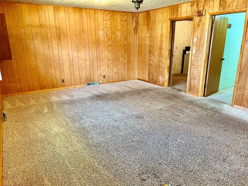 112 W Hamilton Ave, Claflin, KS 67525