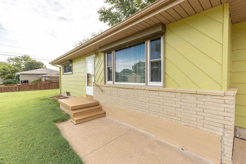 2303 Wesley St, Salina, KS 67401