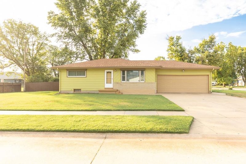 2303 Wesley St, Salina, KS 67401