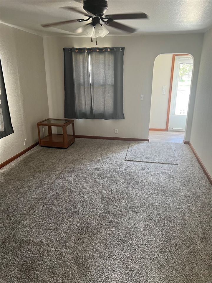609 E 6th, Hoisington, KS 67544